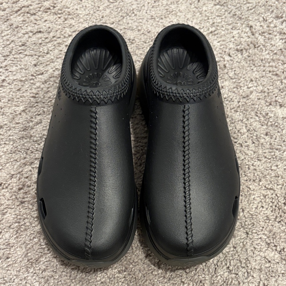 Ugg Tasman Sport for big kids size 5
